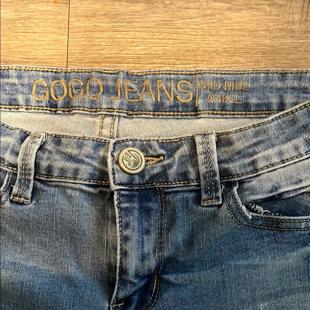 GOGO Denim Cropped Jeans - Picture 2 of 6